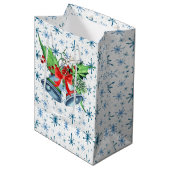 Zilveren kerstaven, Holly en Blauwe Snowflakes Medium Cadeauzakje (Voorkant Gekanteld)