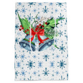 Zilveren kerstaven, Holly en Blauwe Snowflakes Medium Cadeauzakje (Achterkant)