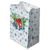 Zilveren kerstaven, Holly en Blauwe Snowflakes Medium Cadeauzakje (Achterkant Gekanteld)