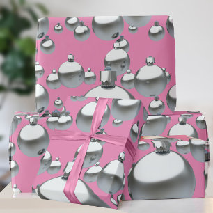 Zilveren kerstballen roze kerstcadeaupapier cadeaupapier