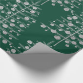 Zilveren kerstbomen beladen met groene Ornamenten Cadeaupapier (Hoek)