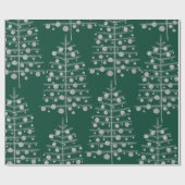 Zilveren kerstbomen beladen met groene Ornamenten Cadeaupapier (Vlak)
