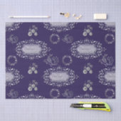 Zilveren kerstdecoratie op blauw kerstfeest tissuepapier (Craft)