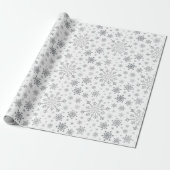  zilveren kerstsnowflakes op winterwit cadeaupapier (Uitgerold)