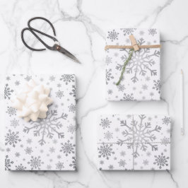  zilveren kerstsnowflakes op winterwit inpakpapier vel