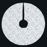 zilveren kerstsnowflakes op winterwit kerstboom rok<br><div class="desc">Gemengde  zilvergrijze (grijze) sneeuwvlokken zijn verspreid over dit kerstseizoenspatroon. Dit schattige feestelijke ontwerp met een scherpe winterwitte achtergrond is zeker om elke leeftijd te behagen en perfect voor iedereen die van zachte en delicate kerstpatronen houdt.</div>
