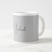 Zilveren Kleur Elegant Grijs Kalligrafie Script Na Grote Koffiekop (Voorkant rechts)
