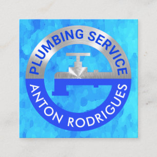 Zilveren kraan pijpleiding in blauw grunge water vierkante visitekaartje
