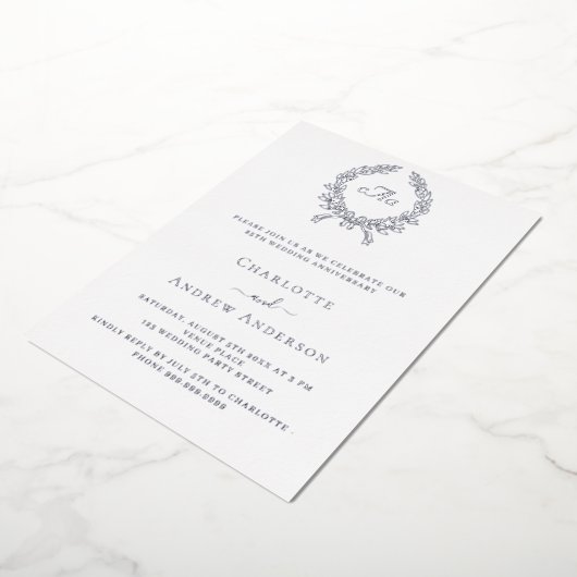 Zilveren krans monogram 25e trouwdag folie uitnodiging (Gedraaid)