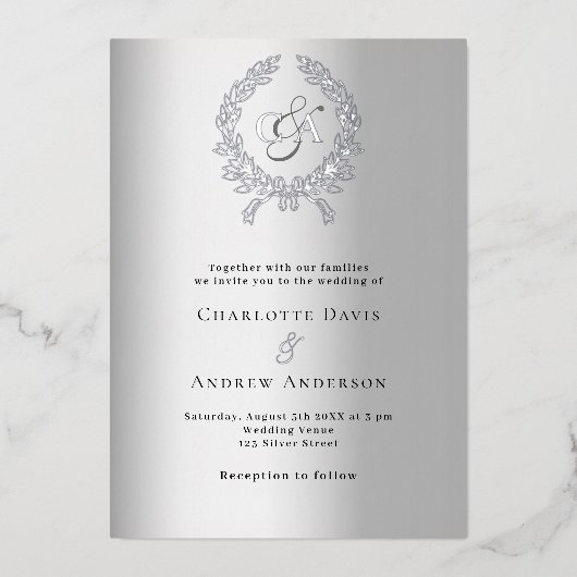 Zilveren krans monogram bruiloft folie uitnodiging (Voorkant)
