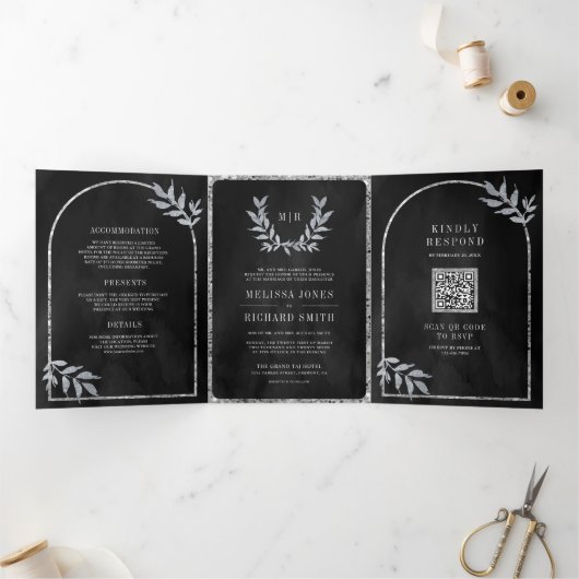 Zilveren Laurel Krans Bladeren Houtskool Grijs Tro Drieluik Uitnodiging (Binnen)