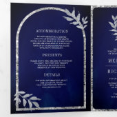 Zilveren lauwerkrans verlaat Royal Blue Wedding Drieluik Uitnodiging (Binnenzijde eerst)