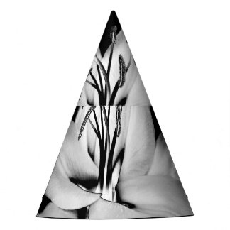 Zilveren Lelie: Monochrome bloemige elegantie. Feesthoedjes