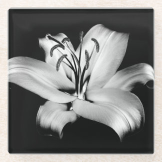Zilveren Lelie: Monochrome bloemige elegantie. Glazen Onderzetter