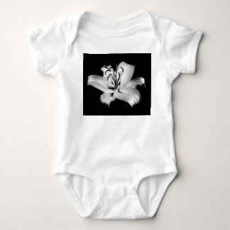 Zilveren Lelie: Monochrome bloemige elegantie. Romper