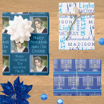 Zilveren Menorah Typografie Foto Blauwe Chanoeka Inpakpapier Vel<br><div class="desc">Shop Chanoeka inpakpapier vellen in een leuk assortiment van zilveren Menorah strepen, blauw op witte typografie en een gepersonaliseerde voeg uw foto ontwerp. Laad je foto op en personaliseer twee aparte tekst sjablonen op het donkeroceaanblauwe ontwerp. Creëer wat Chanukah juichen door de naam van je kind toe te voegen aan...</div>