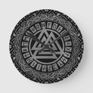 Zilveren MetaalSymbool Valknut op Keltisch Patroon Ronde Klok