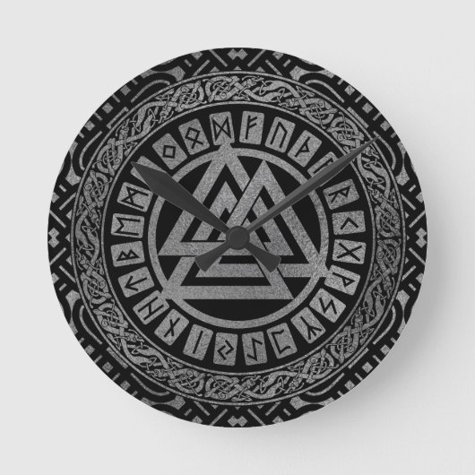 Zilveren MetaalSymbool Valknut op Keltisch Patroon Ronde Klok (Voorkant)