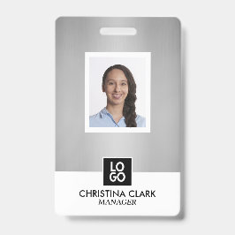 Zilveren naamkaartje met bedrijfslogo en foto van badge