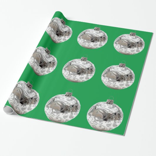 Zilveren Ornamenten op Green Wrapping Paper Cadeaupapier (Uitgerold)