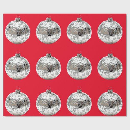 Zilveren Ornamenten op rood inpakpapier (Vlak)
