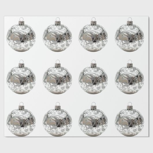 Zilveren Ornamenten op wit inpakpapier (Zoom)