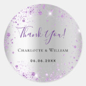 Zilveren paarse glitter naam datum bruiloft ronde sticker (Voorkant)