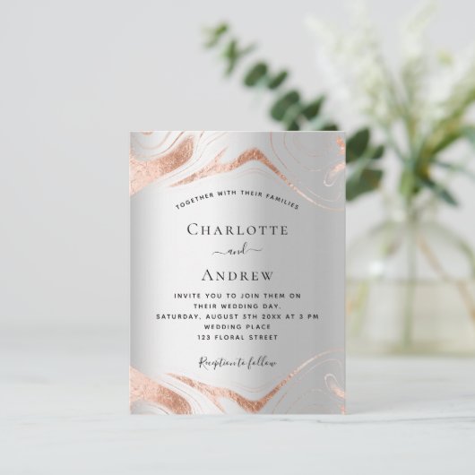 Zilveren roos gouden marmeren bruiloft uitnodiging briefkaart (Staand voorkant)