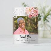 Zilveren roze bloemenkant verjaardagsfoto bedankkaart (Staand voorkant)