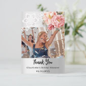 Zilveren roze bloemrijke kant Bruiloftsshower foto Bedankkaart (Staand voorkant)