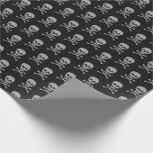 Zilveren schedel en kruisbeenderen Halloween Cadeaupapier (Hoek)