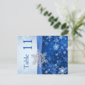 Zilveren sneeuwvlok op blauw Tafelnummer Briefkaar (Staand voorkant)