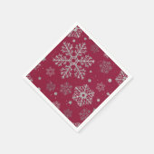 Zilveren sneeuwvlokken op donkerrood servet (Hoek)