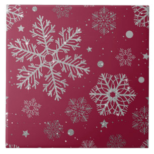 Zilveren sneeuwvlokken op donkerrood tegeltje