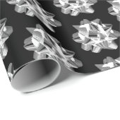 Zilveren strikken op zwart inpakpapier (Rol Hoek)
