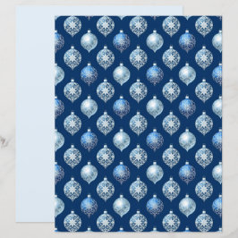 Zilveren versieringen op donkerblauw scrapbookpapi