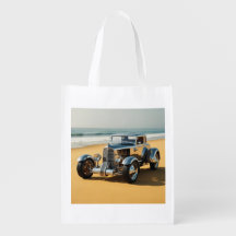 Zilveren vintage auto op het strand