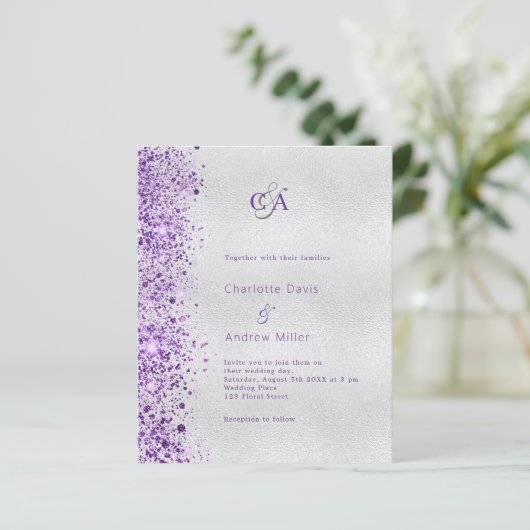 Zilveren violet paarse budget bruiloft uitnodiging (Staand voorkant)