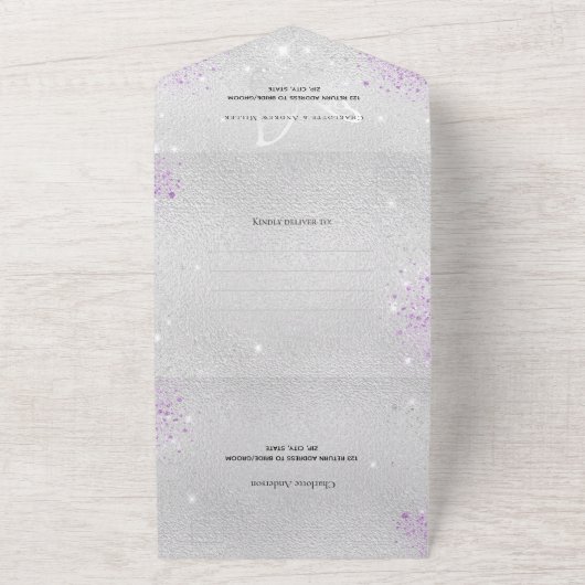 Zilveren violette vlinders schitteren bruiloft all in one uitnodiging (Buitenkant)