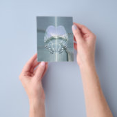 Zilveren vleugels rond een hart gewikkeld flyer (Hand)