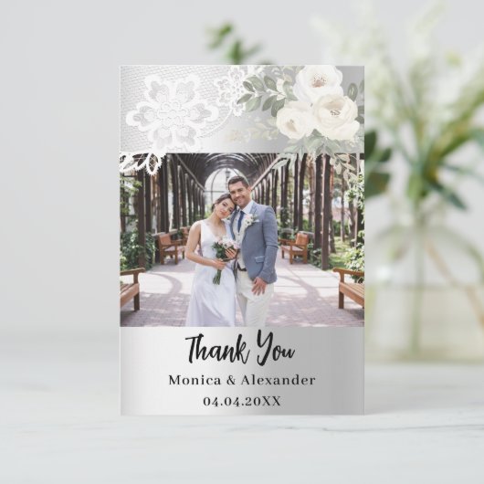 Zilveren witte bloemenkant bruiloft bedankkaart (Staand voorkant)