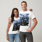 Zilveren, witte bokeh nacht achtergrond. t-shirt (Unisex)