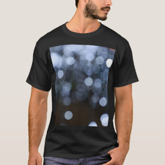 Zilveren, witte bokeh nacht achtergrond. t-shirt