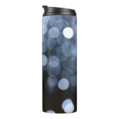 Zilveren, witte bokeh nacht achtergrond. thermosbeker (Geroteerd rechts)