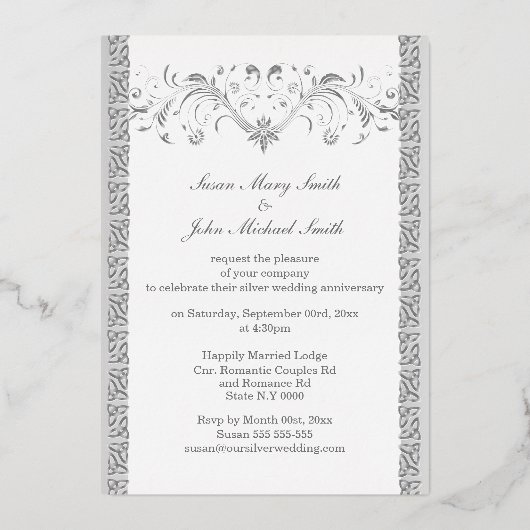 Zilveren witte Keltische bloemenbruiloft jubileum Folie Uitnodiging (Voorkant)