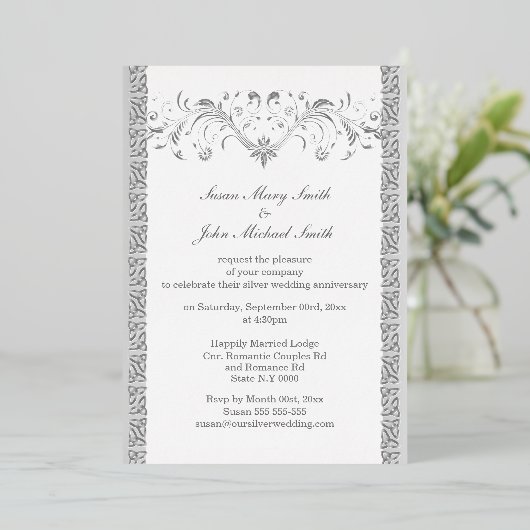 Zilveren witte Keltische bloemenbruiloft jubileum Folie Uitnodiging (Staand Voorkant)