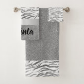 Zilveren Zebra Print Glitter gepersonaliseerd Bad Handdoek (Insitu)