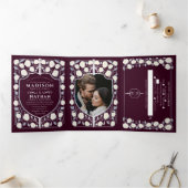 Zilveren Zwaard & Schild Middeleeuwse Fantasy Wedd Drieluik Uitnodiging (Binnen)