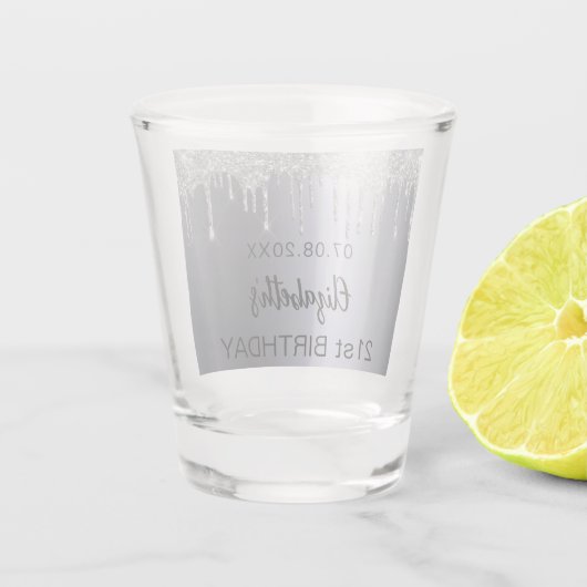 Zilvergalglitter van de feestdag druppelt naam op shot glas (Achterkant)