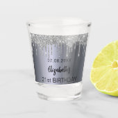 Zilvergalglitter van de feestdag druppelt naam op shot glas (Voorkant)